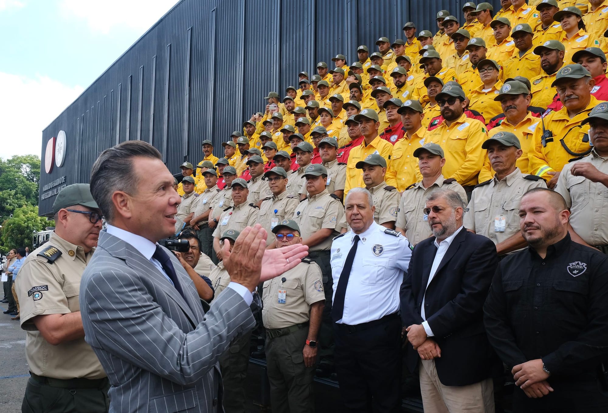 Jalisco honra a sus bomberos y anuncia aplicación de alertas tempranas