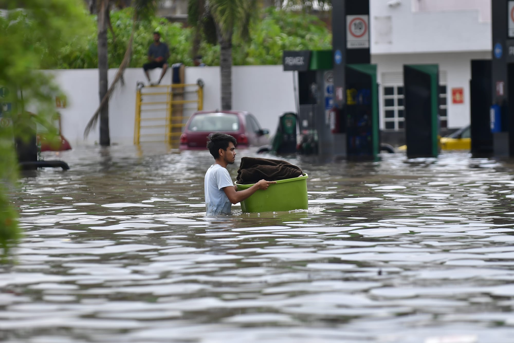 Autoridades de los tres niveles de gobierno atienden afectaciones por lluvias en el sur del AMG.