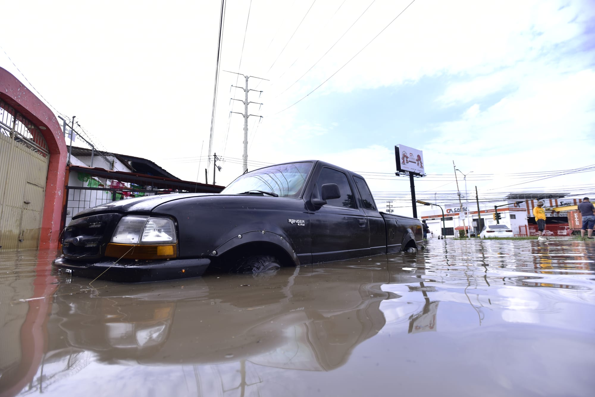 Autoridades de los tres niveles de gobierno atienden afectaciones por lluvias en el sur del AMG.