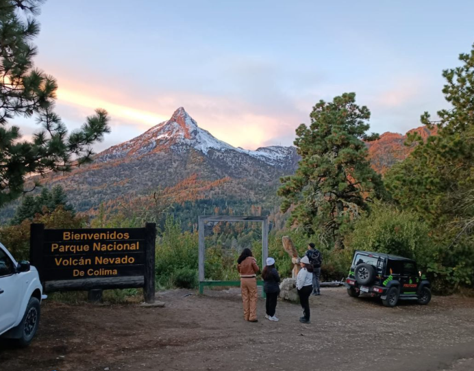Descienden ligeramente las temperaturas y disminuye la nieve en el Nevado de Colima